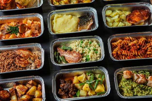 Zakenlunch in eco plastic container klaar voor levering