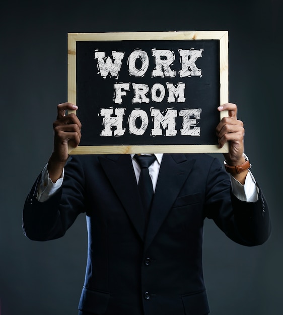 Zakenman die Work From Home-teken tonen