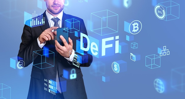 Zakenman en DeFi-hologram met cryptocurrency-blockchain en digitale activa