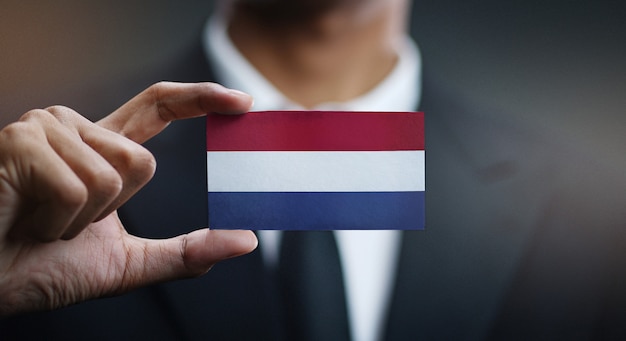 Zakenman Holding Card van de Nederlandse vlag