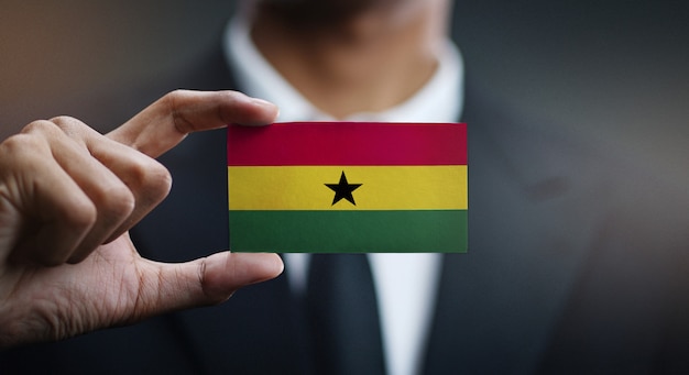 Zakenman Holding Card van de vlag van Ghana