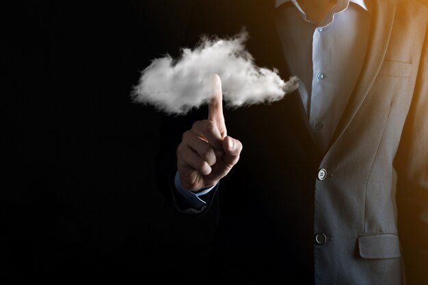 Zakenman man hand met cloud. Cloud computing-concept, close-up van jonge zakenman met wolk over zijn hand. Het concept van cloudservice.