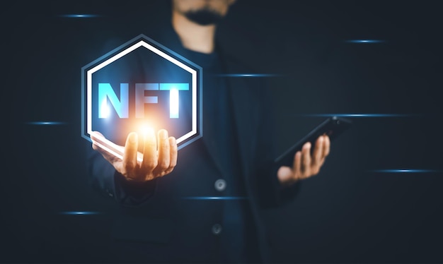 Zakenman visueel scherm NFT-investering op block chain voor NFT zakelijke digitale activa