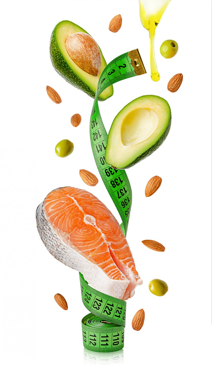 Zalm, avocado, amandelen, olijven en olie vliegen rond meetlint