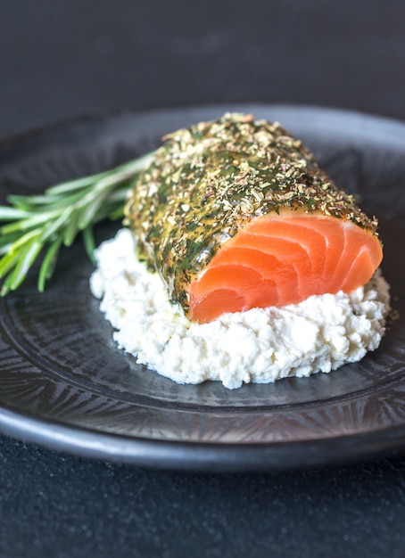 Zalm in muntsaus met kruiden en ricotta