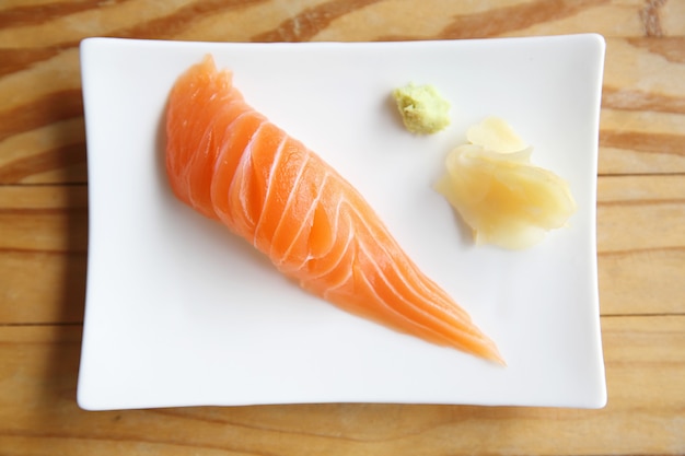 Zalm Sushi op hout achtergrond