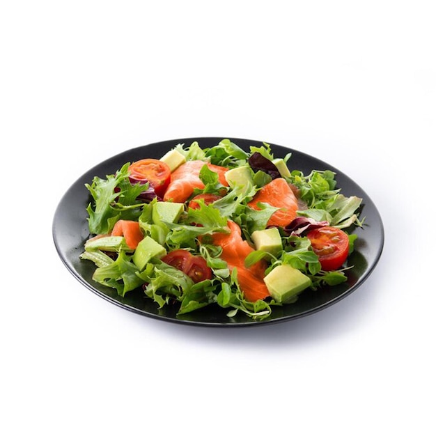 zalmsalade geïsoleerd met tomaten en sla