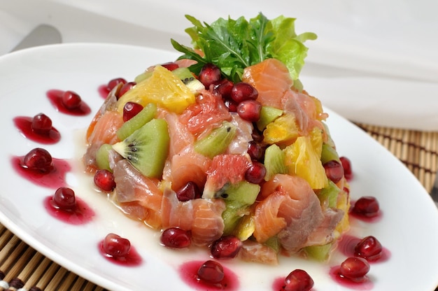 Zalmsalade met fruit