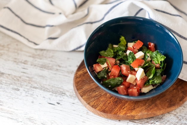 Foto zalmsalade met spinazie