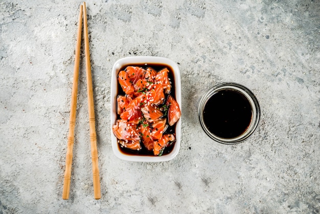 Zalmsashimi in Marinade met Sesamzaden