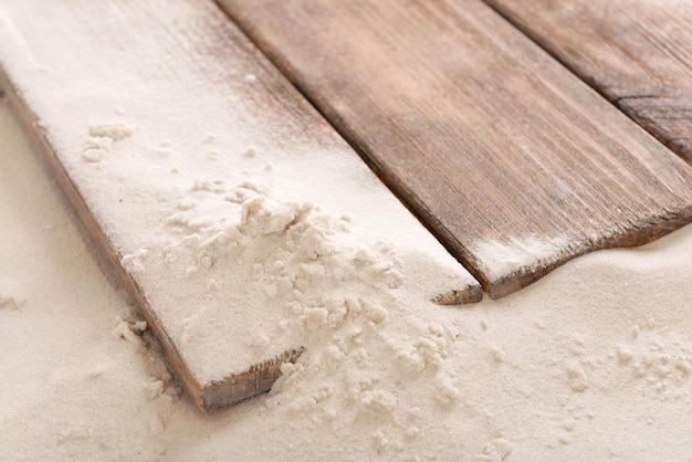 Zand met houten planken close-up