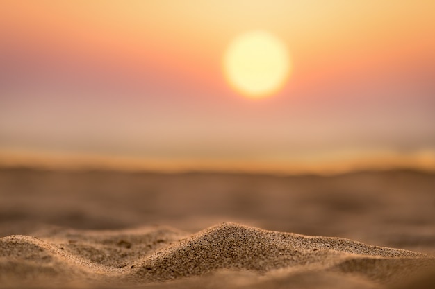 Zandduinen bij zonsondergang
