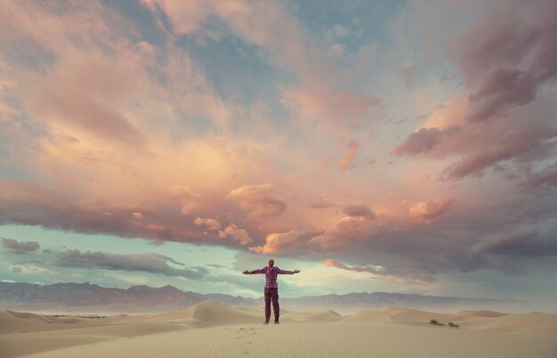 Foto zandduinen in death valley national park, californië, vs