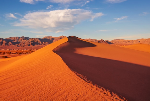 Zandduinen in Death Valley National Park, Californië, VS.