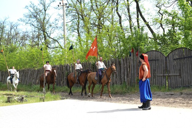 Zaporozhye kozakken van het zaporozhye-leger in klederdracht te paard