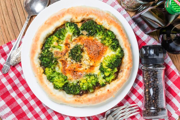 Zee broccoli pizza