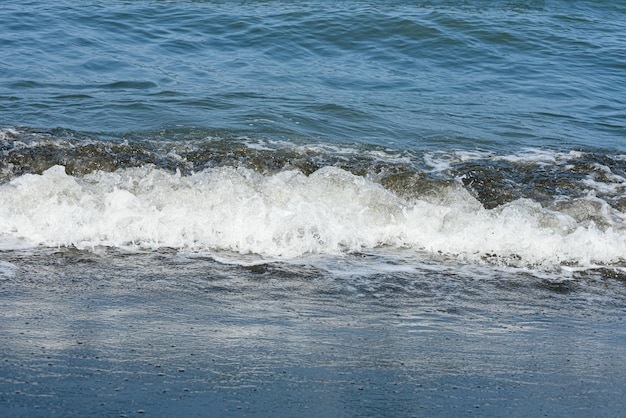 Zee golven op het strand