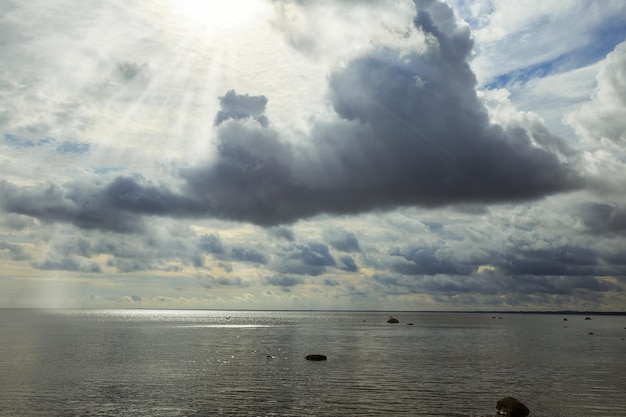 Foto zee kust voor de storm