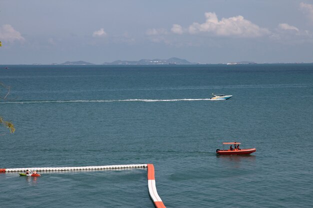 Zee van prachtige wolken in Pattaya, Thailand