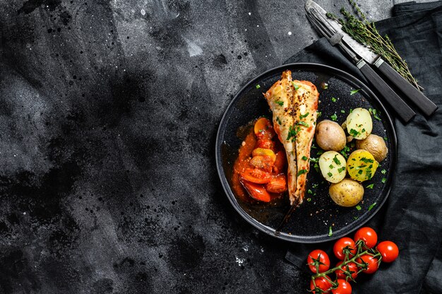 Zeeduivel gebakken in tomaten met groenten