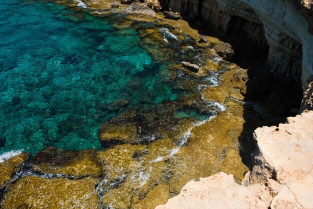 Zeegrotten kustgrotten bij Ayia Napa Middellandse Zee kust Cyprus