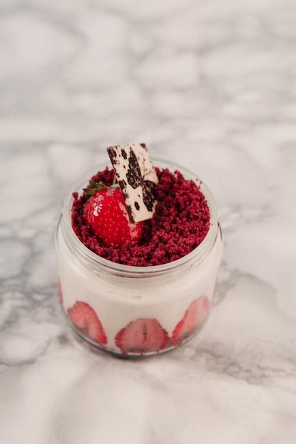 Zeer lekker dessert in potten, zoet en gebak in potten