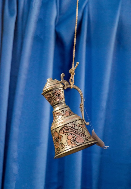 Zeer oude stijl metaal ewer water pot in zicht