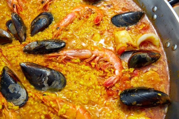Zeevruchtenpaella van het recept van Spanje Valencia