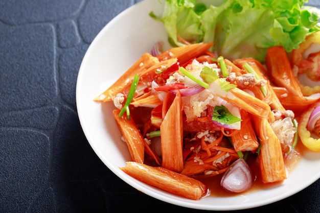 Zeevruchtensalade met krabstick heerlijk