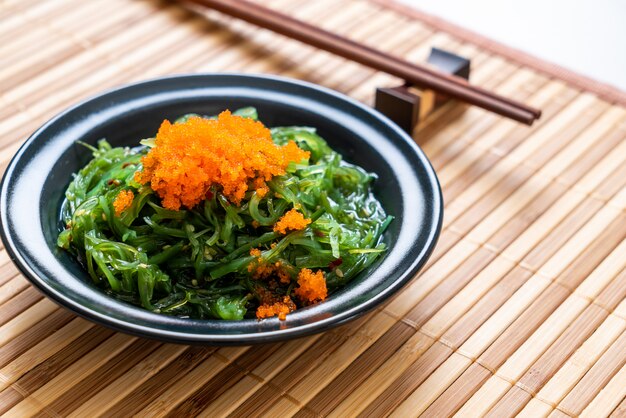 Zeewiersalade met garnaleneieren - japanse stijl