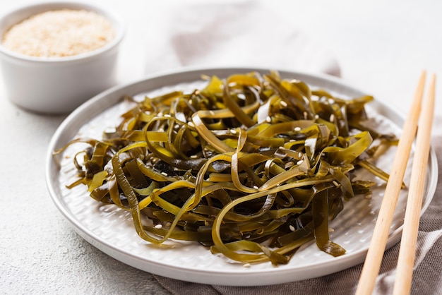 Zeewiersalade met sesamzaden