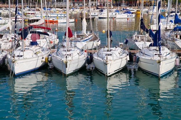 zeilboot in de haven