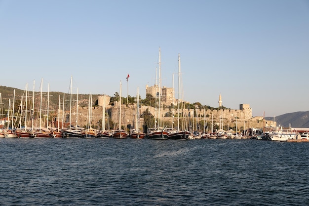 Zeilboten in de jachthaven van Bodrum