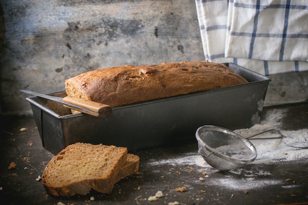 Zelfgebakken roggebrood