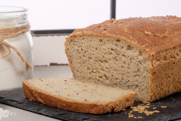 Zelfgemaakt heerlijk glutenvrij brood