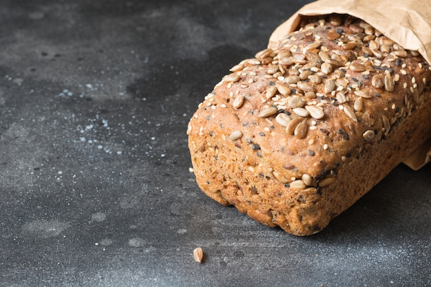 Zelfgemaakt roggebrood.