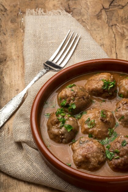 Zelfgemaakte Albondigas met Spaanse saus