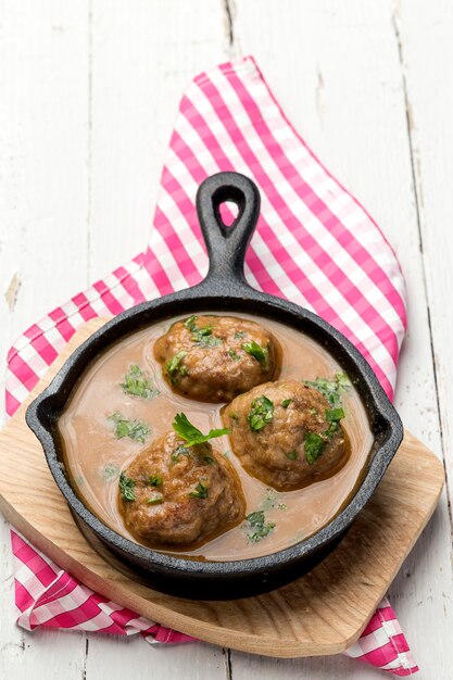 Zelfgemaakte Albondigas met Spaanse saus