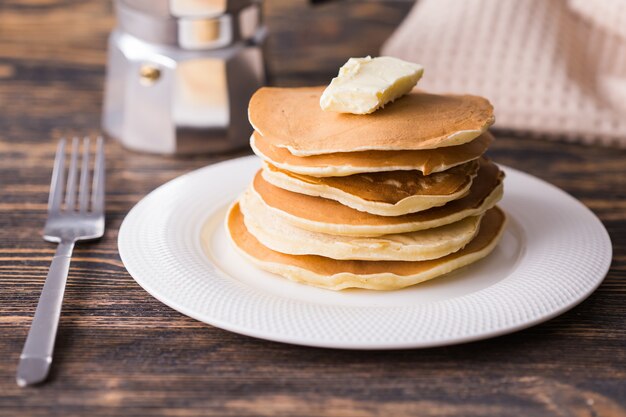 Zelfgemaakte Amerikaanse pannenkoeken als ontbijt