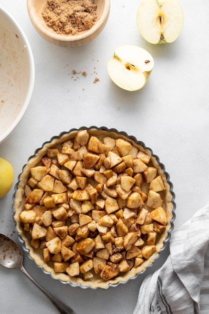 Zelfgemaakte appeltaart of taart met verse appels koken bovenaanzicht stap voor stap recept afbeeldingen