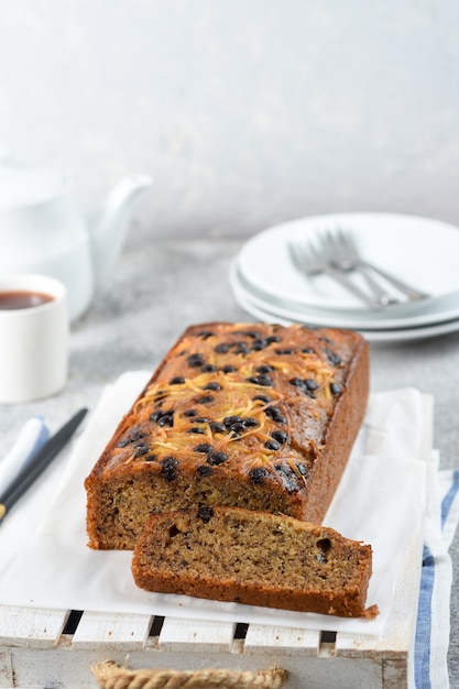 zelfgemaakte bananencake met chocolade