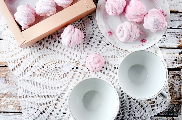 Zelfgemaakte bessen roze marshmallows - zephyr