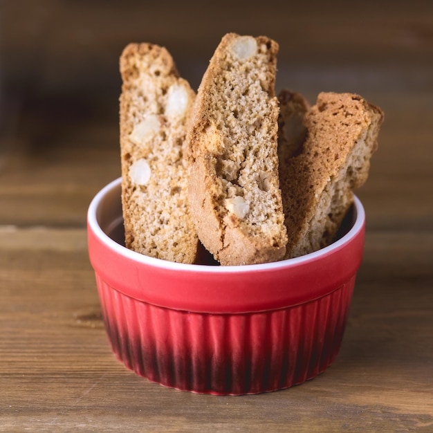 Zelfgemaakte Biscotti Cantuccini Italiaanse Amandel Snoepjes Koekjes Cookies op Houten Achtergrond Dessert Square