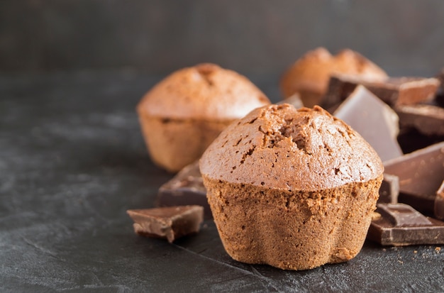 Foto zelfgemaakte chocolade cupcake