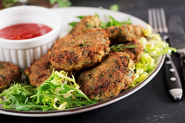 Zelfgemaakte Fish Cake kabeljauw, spinazie en paneermeel