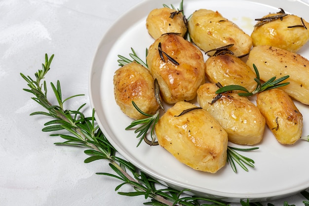 Zelfgemaakte Geroosterde Aardappelen Met Rozemarijn