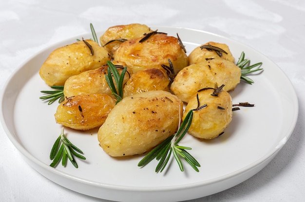 Zelfgemaakte Geroosterde Aardappelen Met Rozemarijn