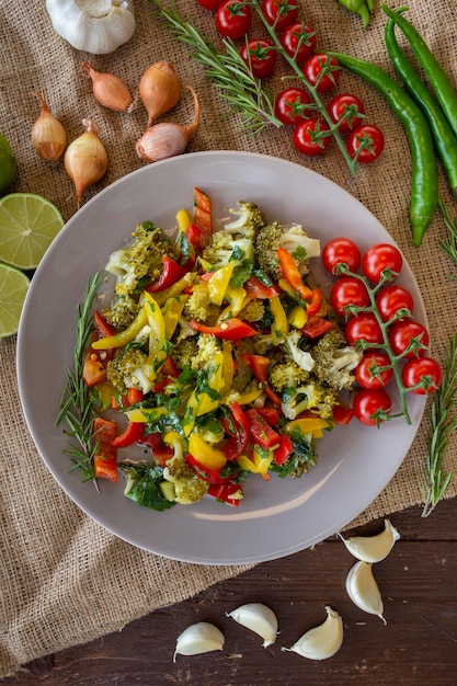 Zelfgemaakte groene broccoli salade gezond eten