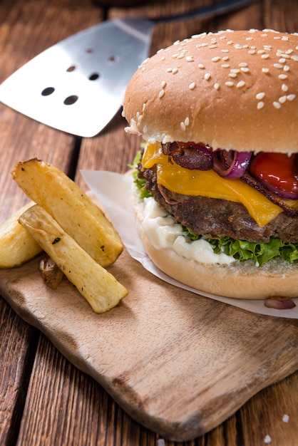 Zelfgemaakte Hamburger Met Frieten