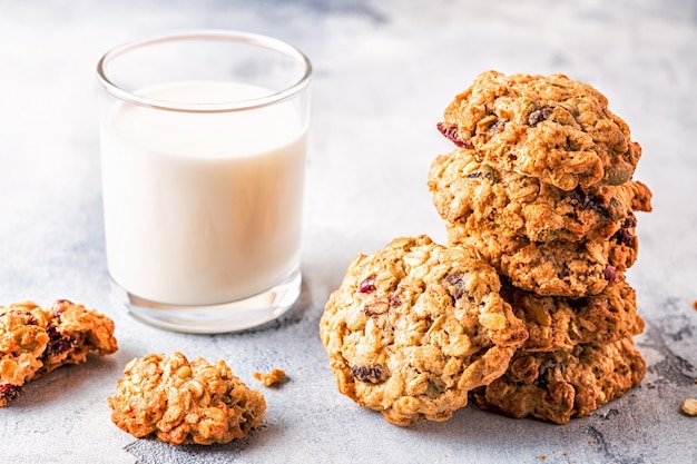 Zelfgemaakte havermout koekjes met veenbessen